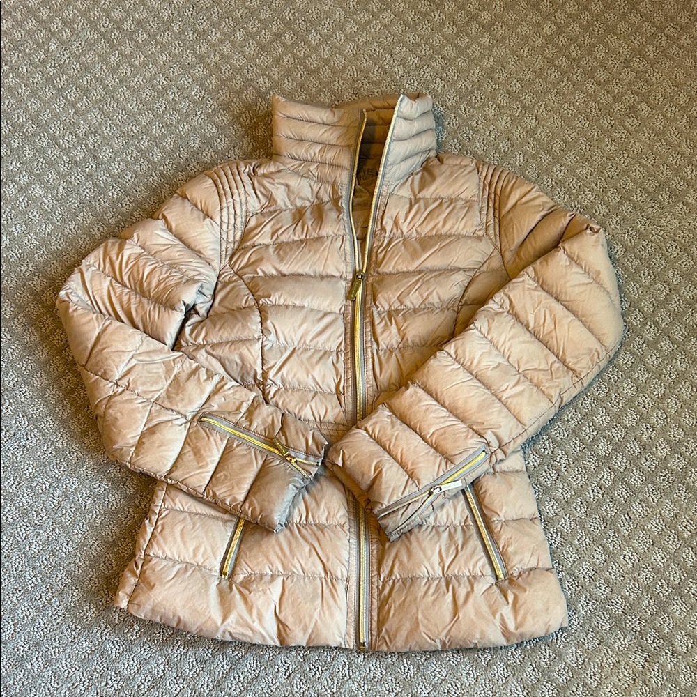Michael Kors Beige Puffer Jacket. Light and fashionable.